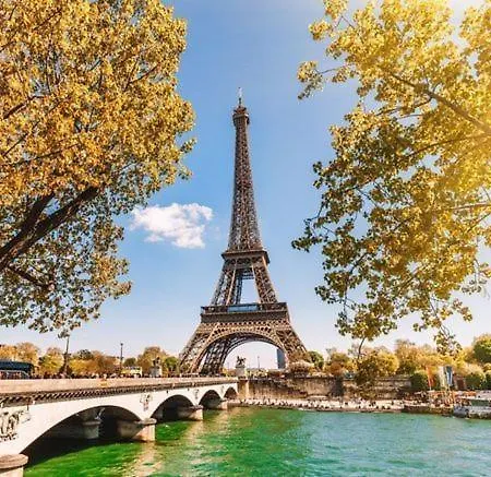 Quiet In Disneyland, Near Paris 招待所
